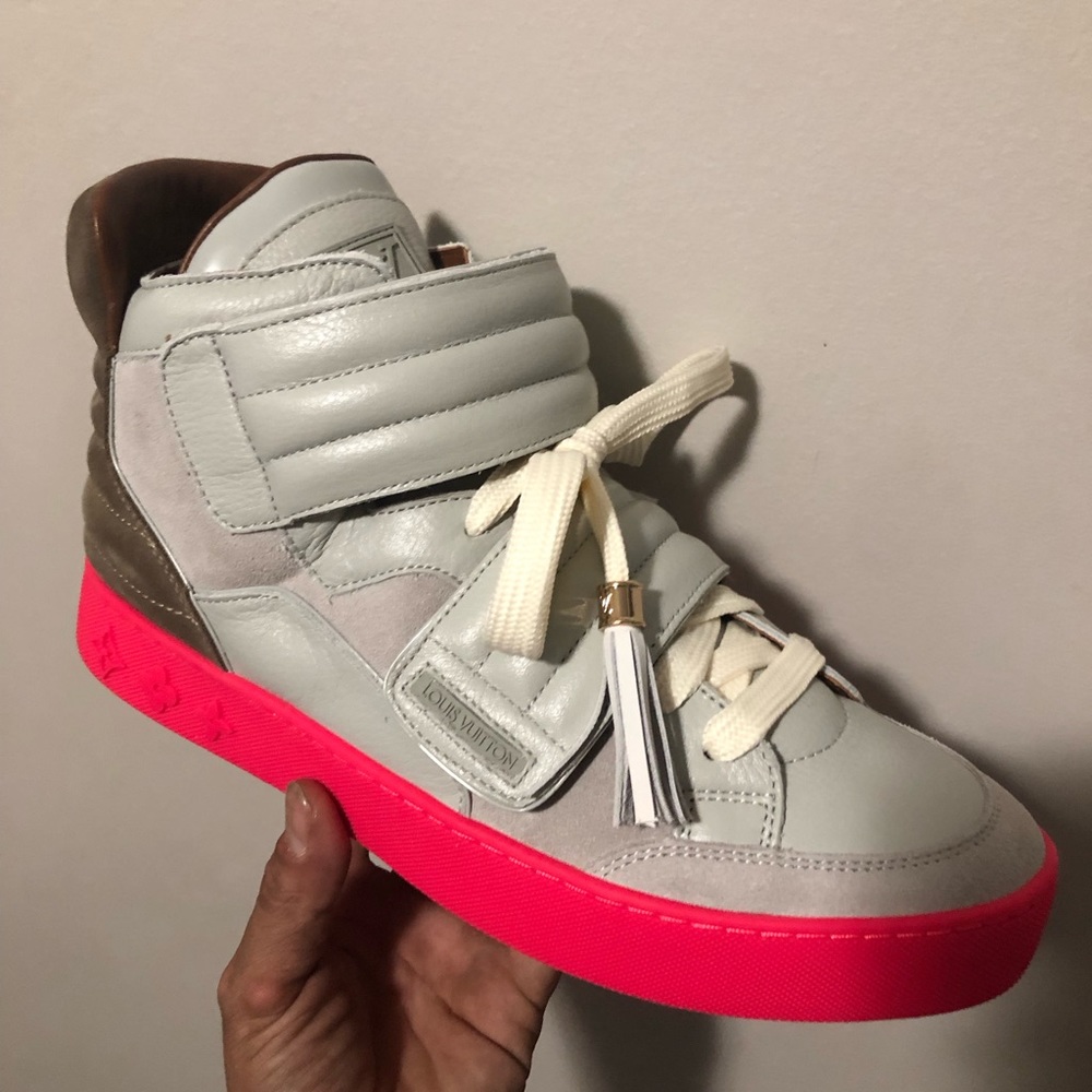 Louis Vuitton jaspers size 7 but they fit a little bigger